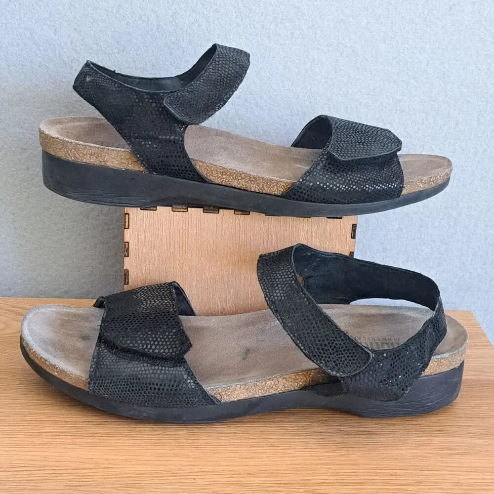 Munro Catelyn Sandals Women’s 11 Black Suede Wedge Ankle Strap Comfort Shoes